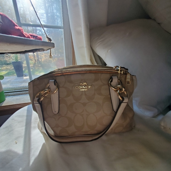 Coach purse - Picture 2 of 4